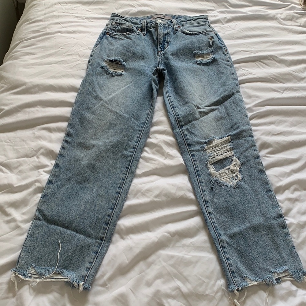 Light wash | mid-rise straight leg jean | Joe’s jeans | size 25